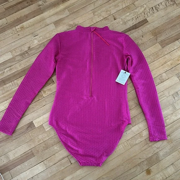 Mott50 Swimsuit - Picture 6 of 9